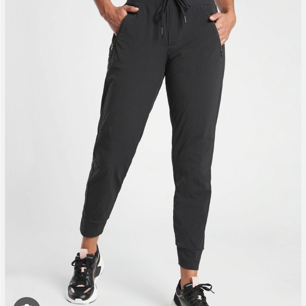 Athleta Black Trekkie North joggers 2T